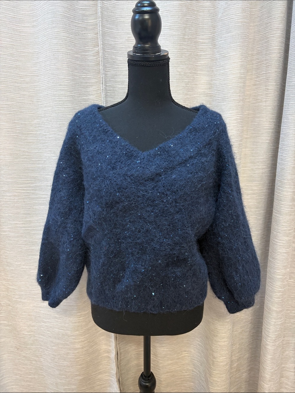 Banana Republic Navy V-Neck Fuzzy Knit Sweater - Women